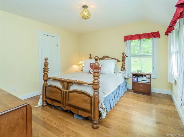 130 Mott Avenue, Roslyn, NY 11576