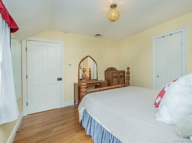 130 Mott Avenue, Roslyn, NY 11576