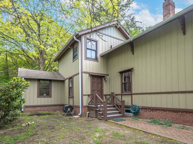 130 Mott Avenue, Roslyn, NY 11576