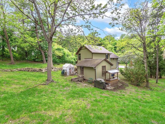130 Mott Avenue, Roslyn, NY 11576