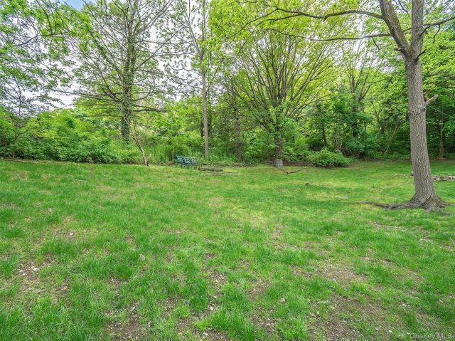 130 Mott Avenue, Roslyn, NY 11576
