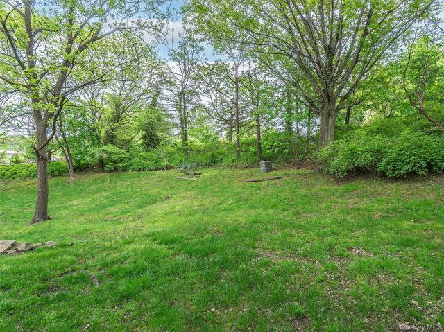 130 Mott Avenue, Roslyn, NY 11576