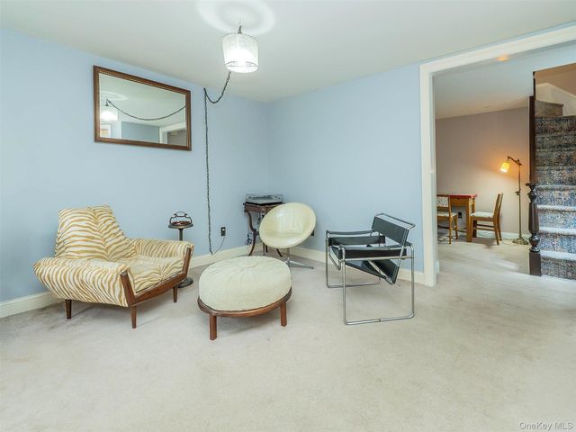 130 Mott Avenue, Roslyn, NY 11576