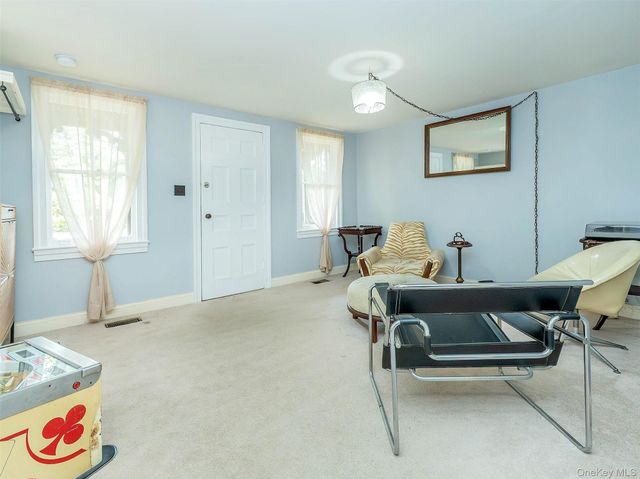 130 Mott Avenue, Roslyn, NY 11576