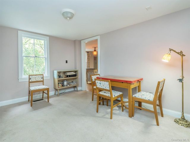 130 Mott Avenue, Roslyn, NY 11576