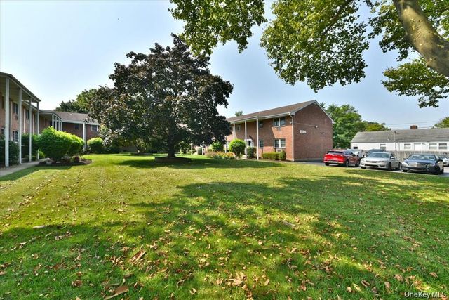 295 Merrick Road 4A, Amityville, NY 11701