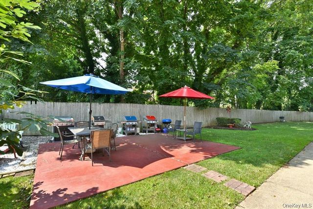 295 Merrick Road 4A, Amityville, NY 11701