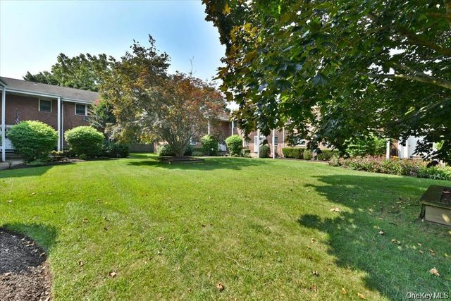 295 Merrick Road 4A, Amityville, NY 11701