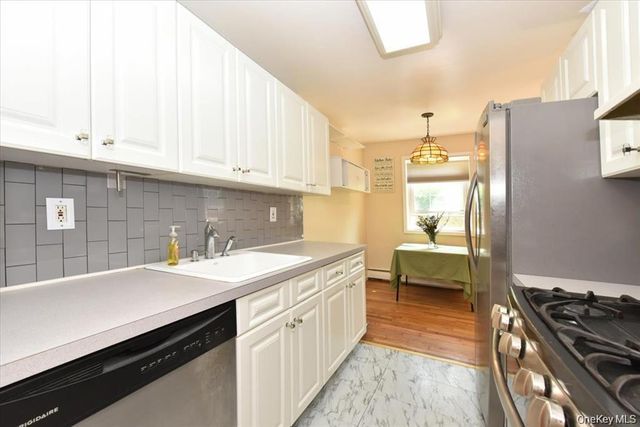 295 Merrick Road 4A, Amityville, NY 11701