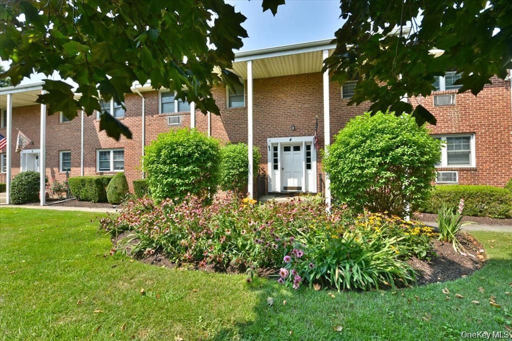 295 Merrick Road 4A, Amityville, NY 11701