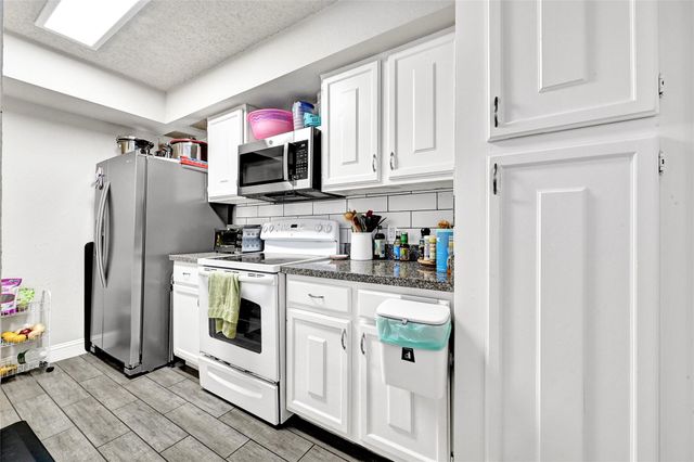 11002 Hammerly Boulevard 223, Houston, TX 77043