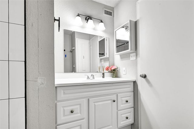 11002 Hammerly Boulevard 223, Houston, TX 77043