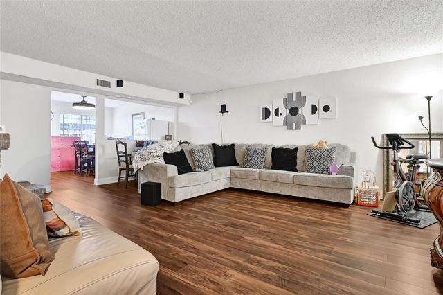 11002 Hammerly Boulevard 223, Houston, TX 77043