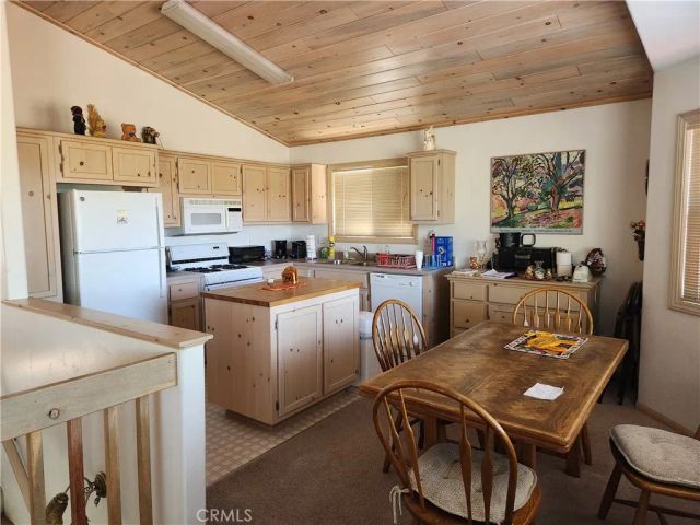 530 Villa Grove Avenue, Big Bear City, CA 92314