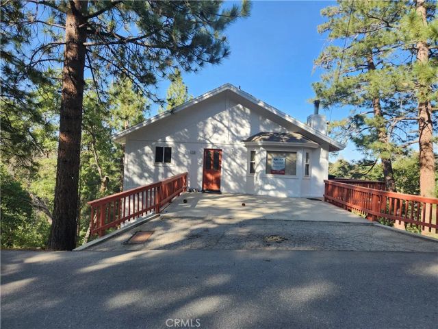 530 Villa Grove Avenue, Big Bear City, CA 92314