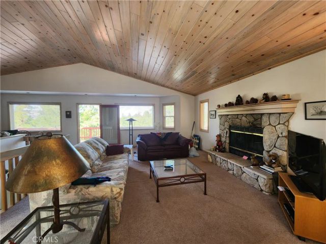 530 Villa Grove Avenue, Big Bear City, CA 92314