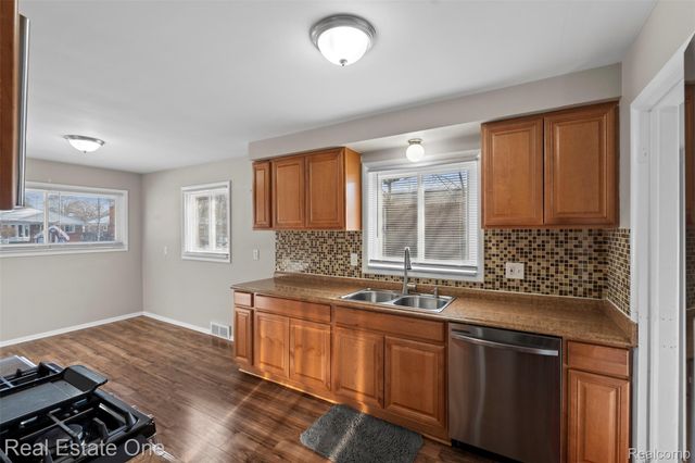 4114 Lincoln Boulevard, Dearborn Heights, MI 48125