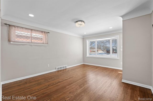 4114 Lincoln Boulevard, Dearborn Heights, MI 48125