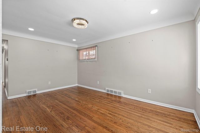 4114 Lincoln Boulevard, Dearborn Heights, MI 48125