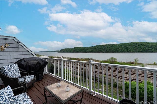 126 Hudson Pointe Drive, Poughkeepsie, NY 12601