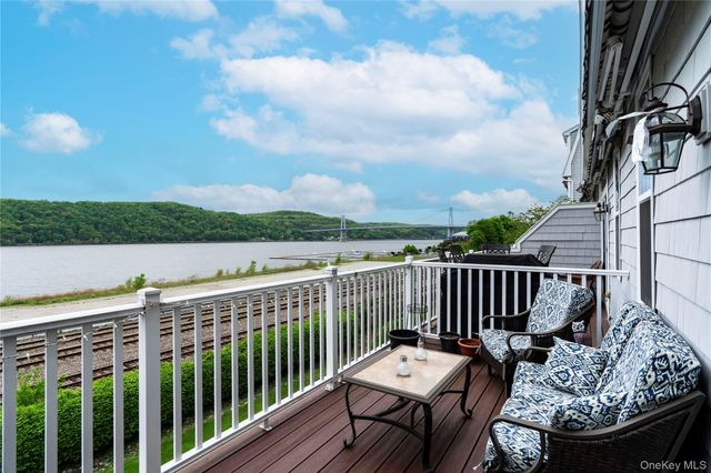 126 Hudson Pointe Drive, Poughkeepsie, NY 12601
