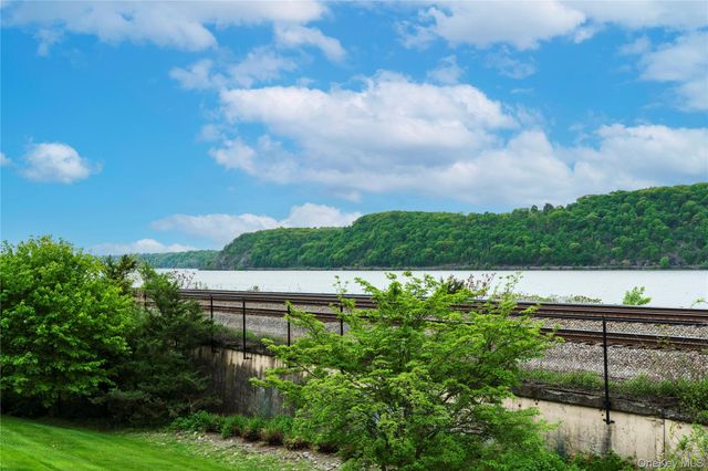 126 Hudson Pointe Drive, Poughkeepsie, NY 12601