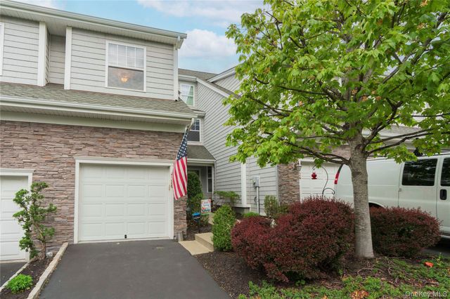 126 Hudson Pointe Drive, Poughkeepsie, NY 12601