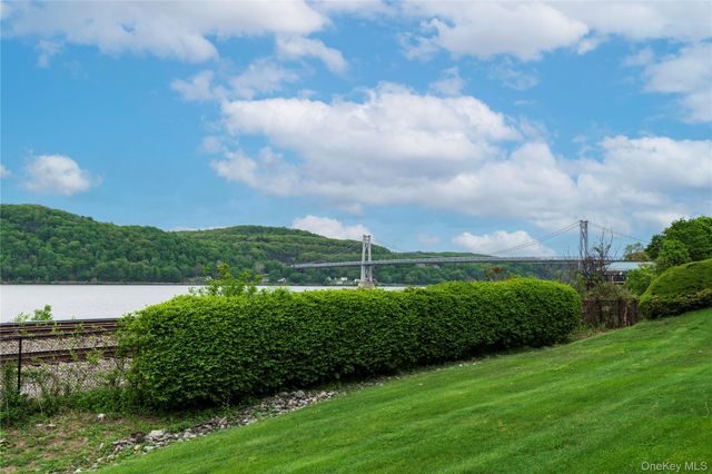 126 Hudson Pointe Drive, Poughkeepsie, NY 12601