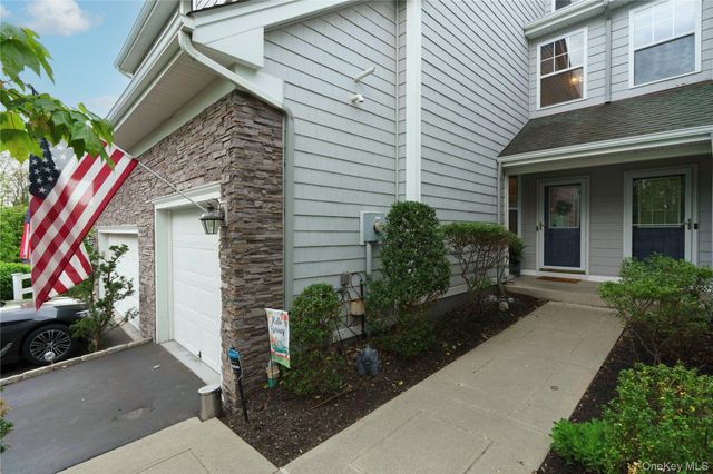 126 Hudson Pointe Drive, Poughkeepsie, NY 12601