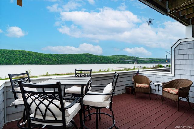 126 Hudson Pointe Drive, Poughkeepsie, NY 12601
