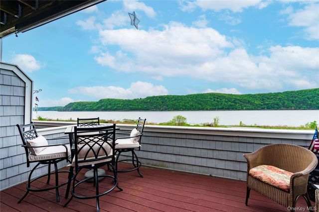 126 Hudson Pointe Drive, Poughkeepsie, NY 12601