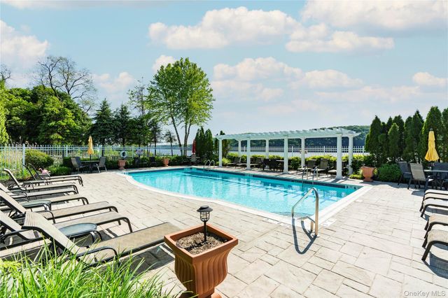 126 Hudson Pointe Drive, Poughkeepsie, NY 12601