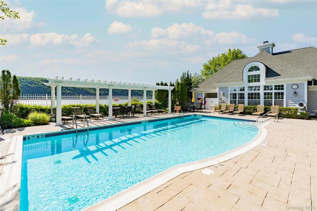 126 Hudson Pointe Drive, Poughkeepsie, NY 12601