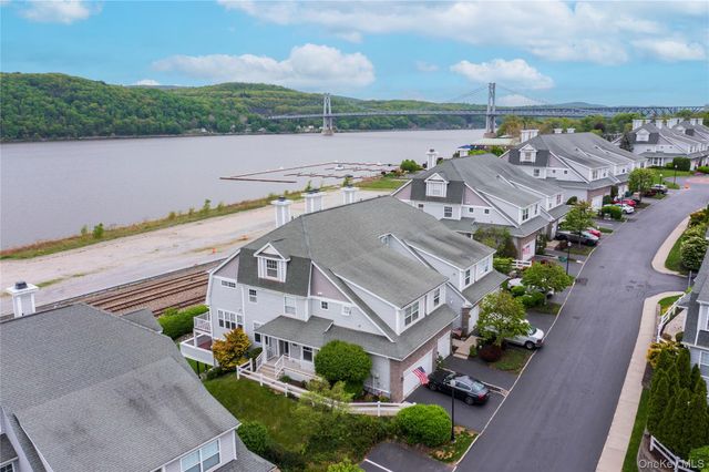 126 Hudson Pointe Drive, Poughkeepsie, NY 12601