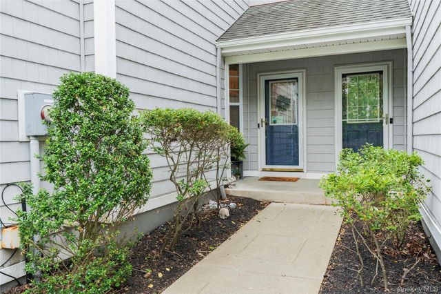 126 Hudson Pointe Drive, Poughkeepsie, NY 12601