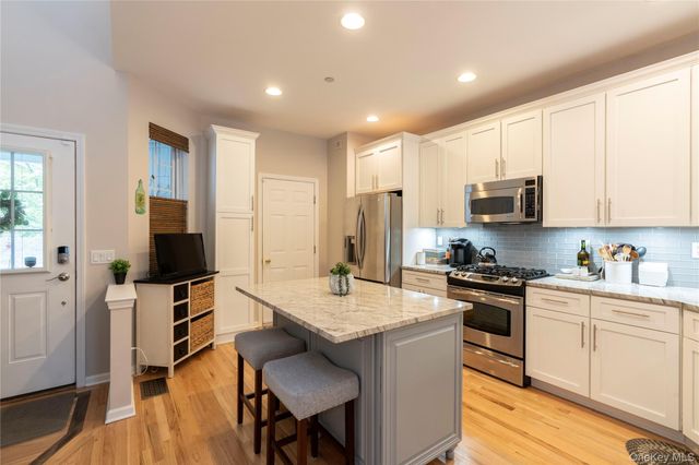 126 Hudson Pointe Drive, Poughkeepsie, NY 12601