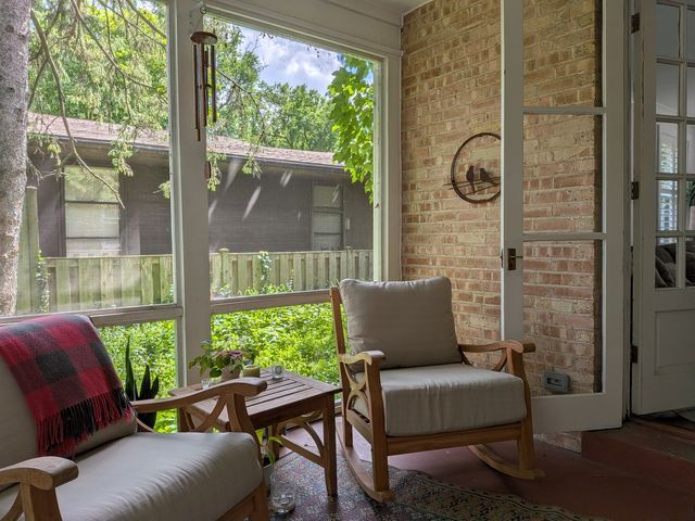 2741 Lincolnwood Drive, Evanston, IL 60201