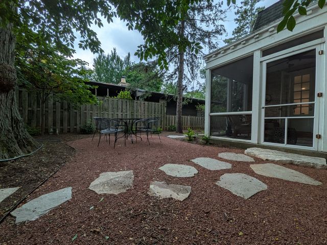 2741 Lincolnwood Drive, Evanston, IL 60201