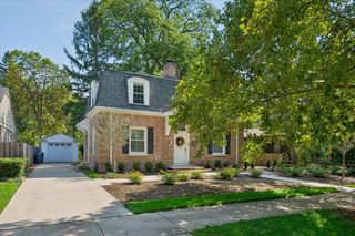 2741 Lincolnwood Drive, Evanston, IL 60201
