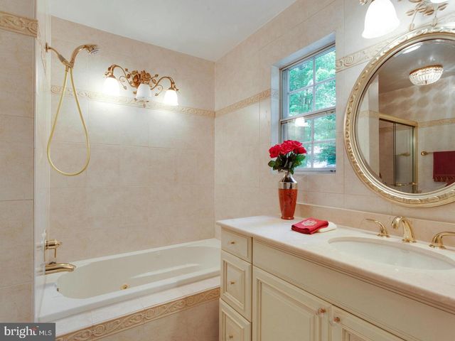 10522 BREVITY DR, Great Falls, VA 22066