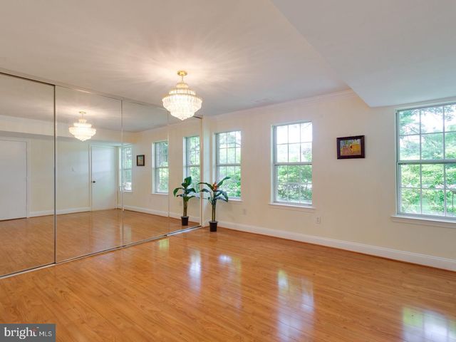 10522 BREVITY DR, Great Falls, VA 22066