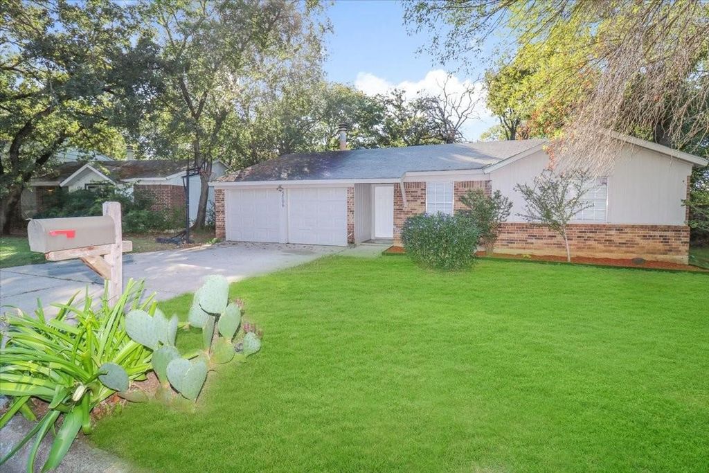 5706 Guildwood Drive, Arlington, TX 76017