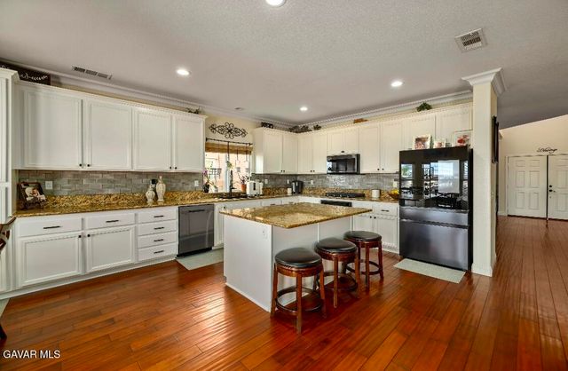 4011 Prestwick Lane, Palmdale, CA 93551