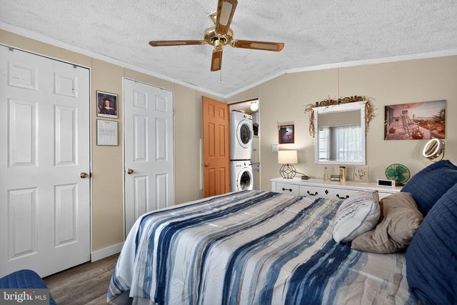 4 SOUTH DR, East Windsor, NJ 08520