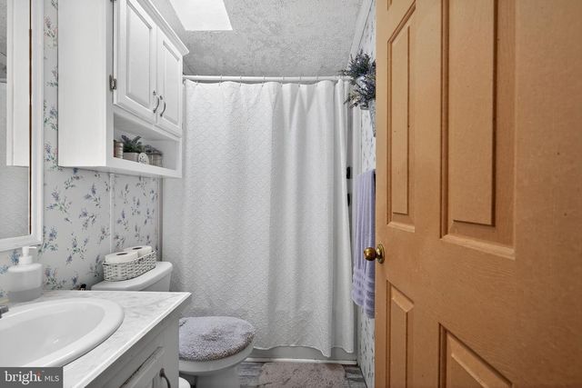 4 SOUTH DR, East Windsor, NJ 08520