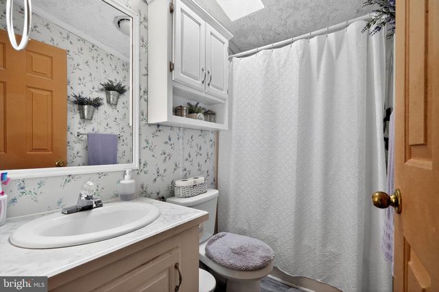 4 SOUTH DR, East Windsor, NJ 08520