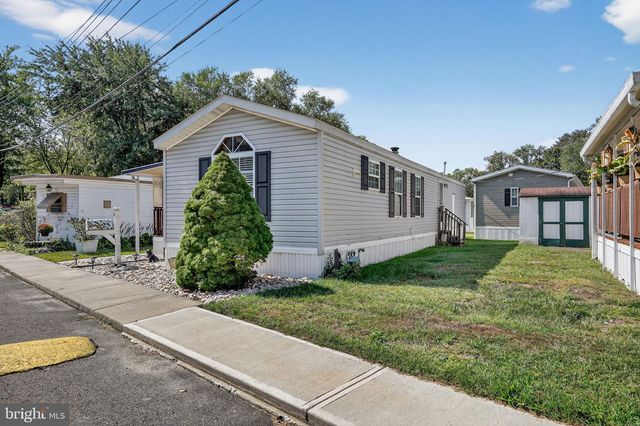 4 SOUTH DR, East Windsor, NJ 08520