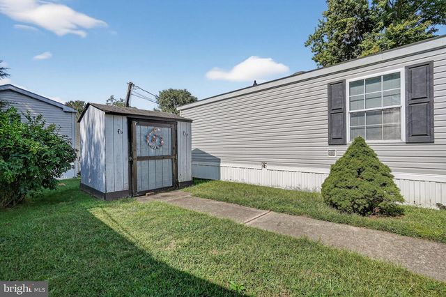 4 SOUTH DR, East Windsor, NJ 08520