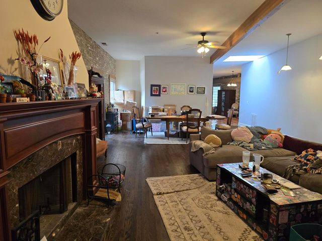 4263 N Lincoln Avenue, Chicago, IL 60618