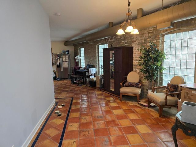 4263 N Lincoln Avenue, Chicago, IL 60618